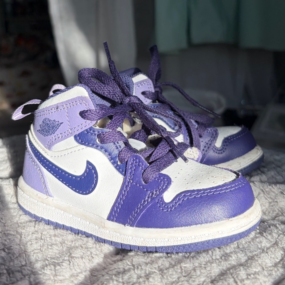 Nike Kids Sneakers in Purple and White